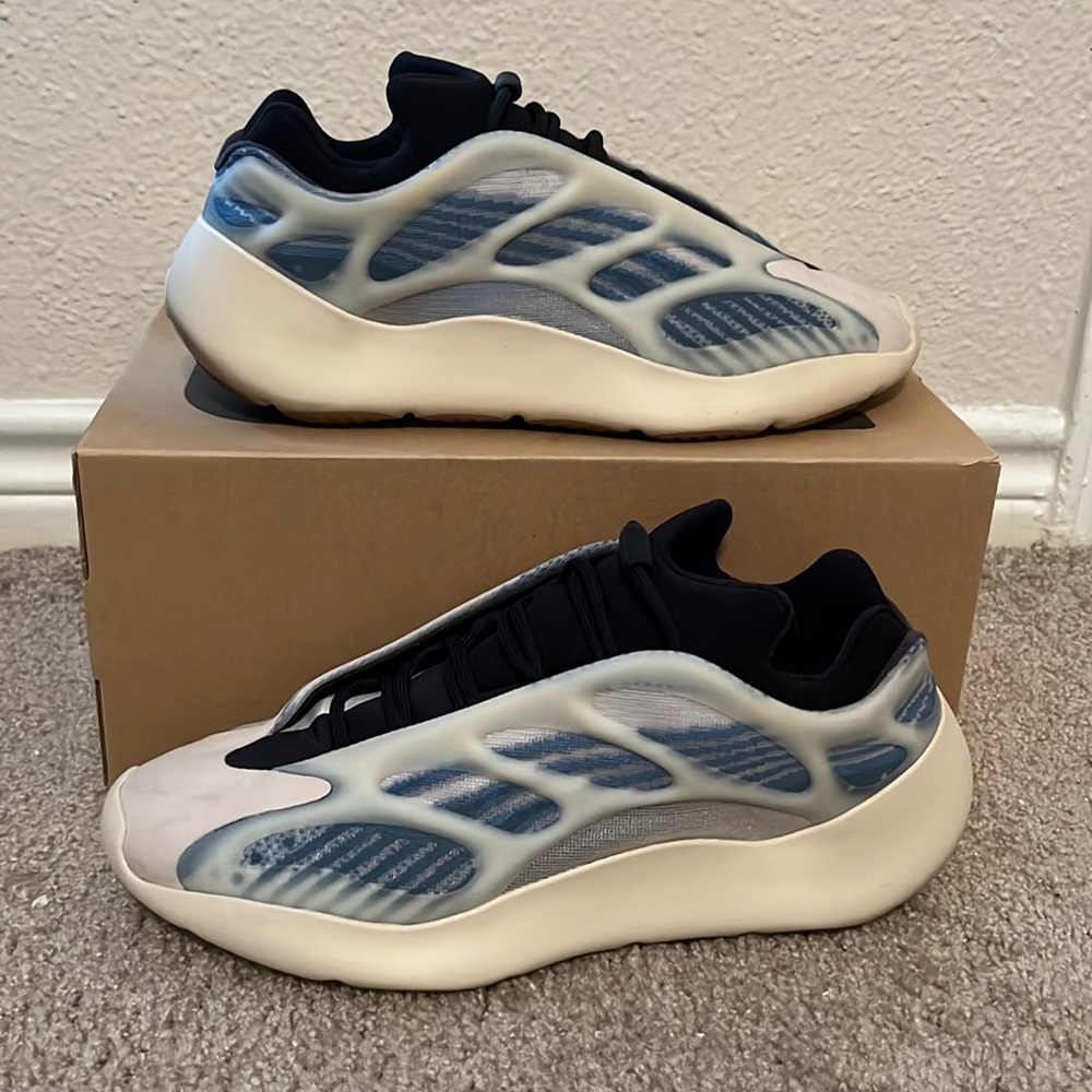Yeezy 700 V3 “Kyanite”